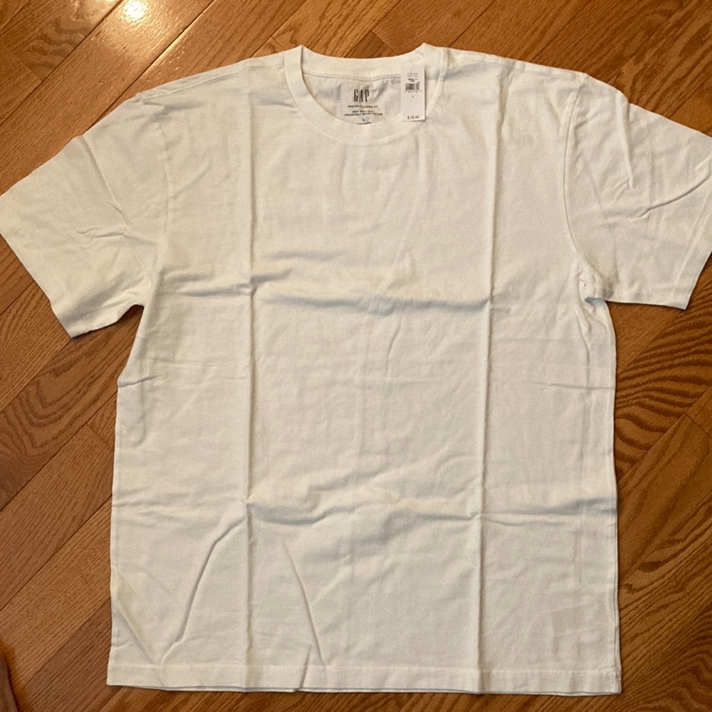 GAP WHITE T SHIRT LARGE (NEW)